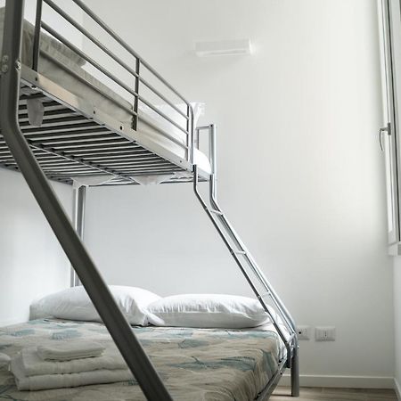 Piazza XX Settembre - Feel The Centre Apartment Леко Екстериор снимка
