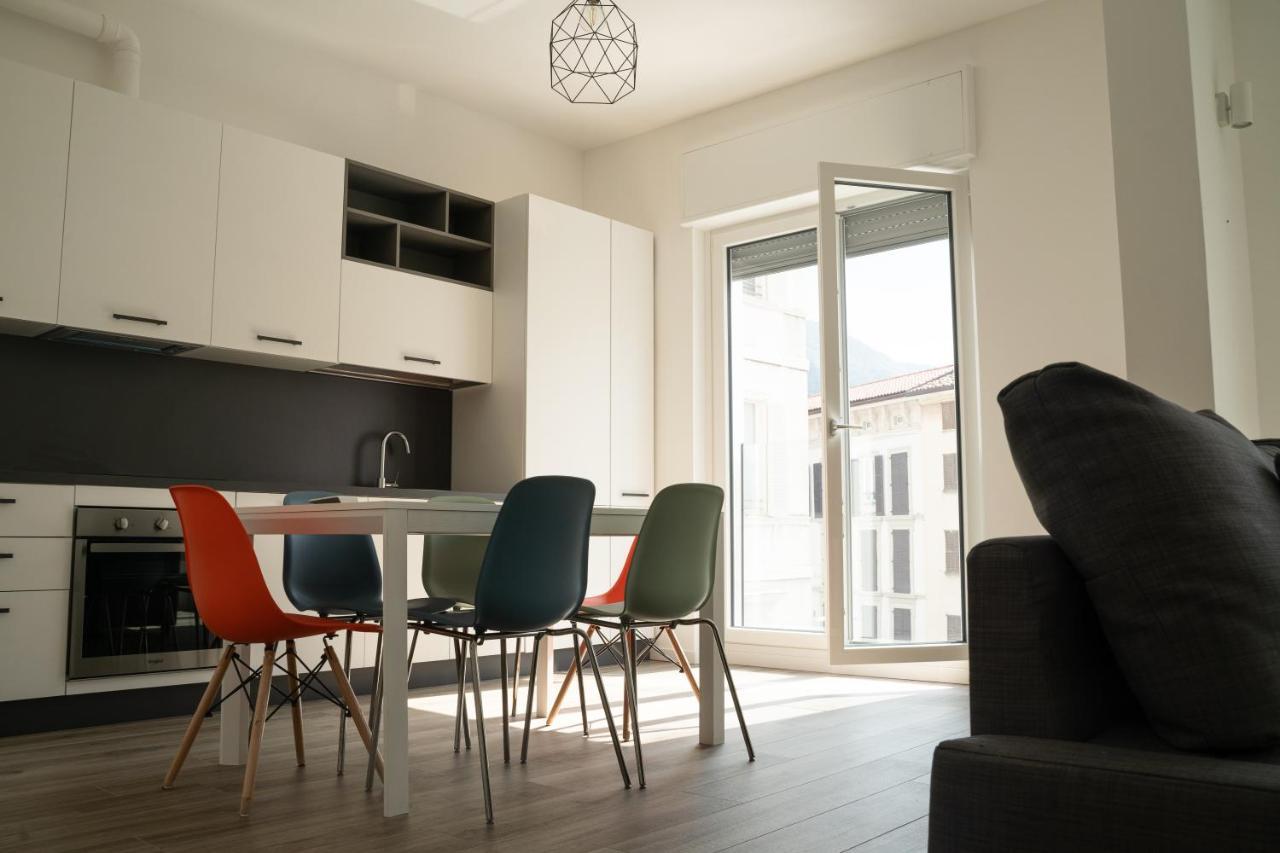 Piazza XX Settembre - Feel The Centre Apartment Леко Екстериор снимка
