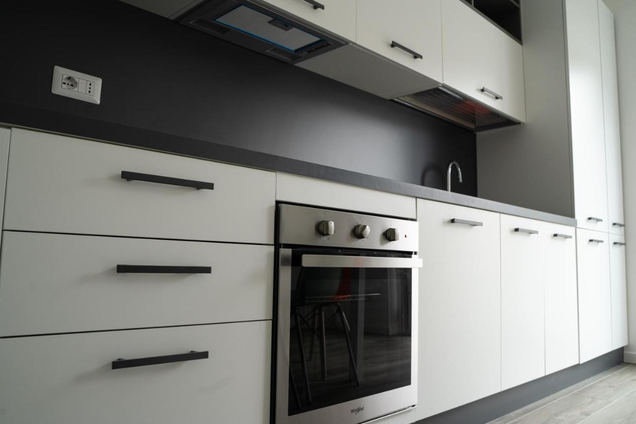 Piazza XX Settembre - Feel The Centre Apartment Леко Екстериор снимка