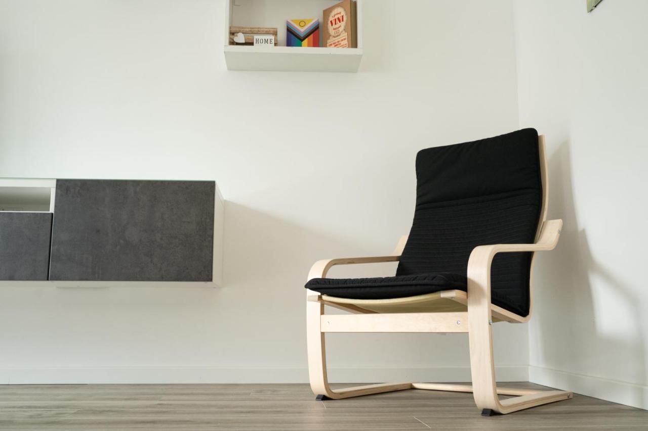 Piazza XX Settembre - Feel The Centre Apartment Леко Екстериор снимка