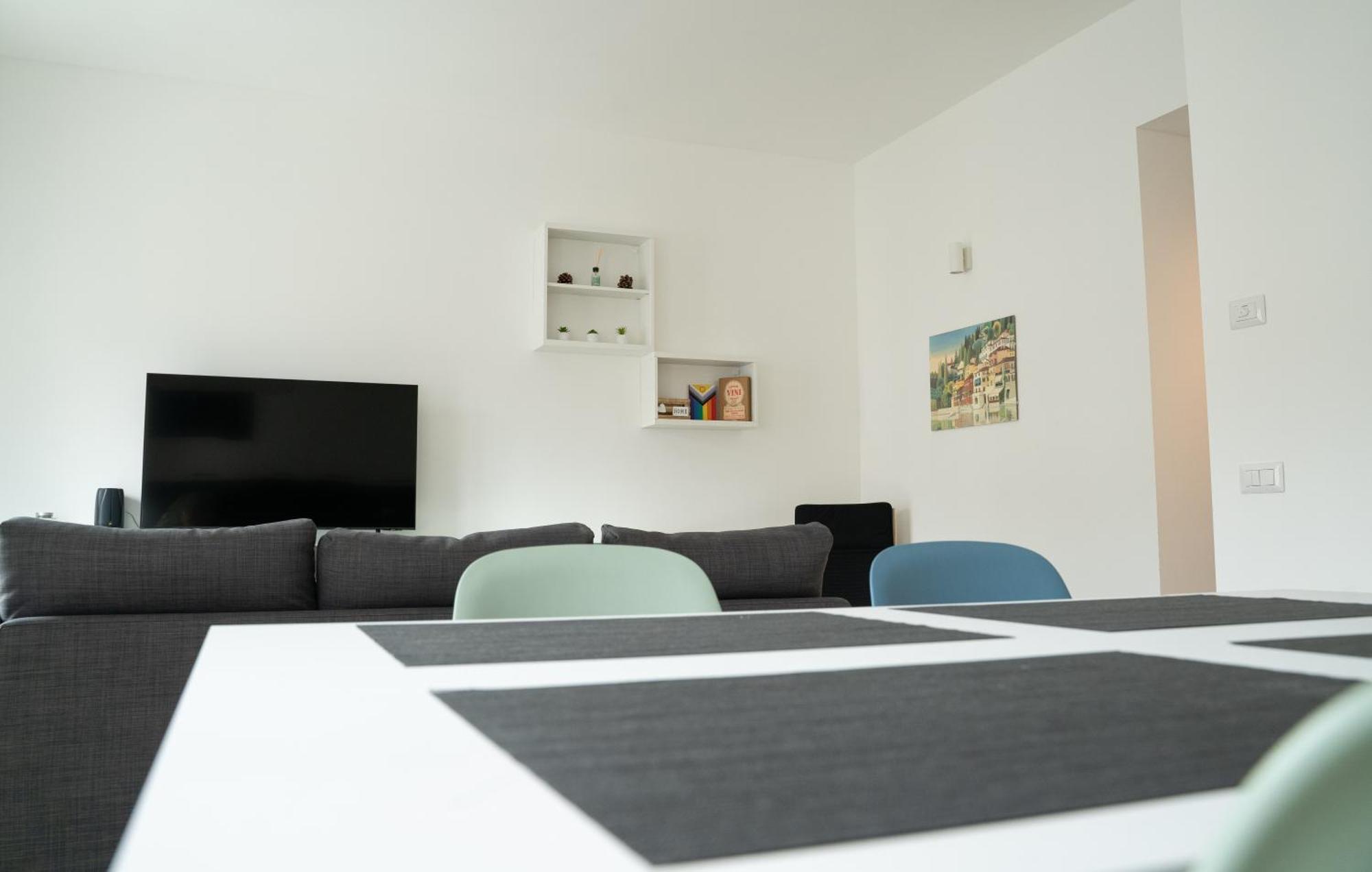 Piazza XX Settembre - Feel The Centre Apartment Леко Екстериор снимка